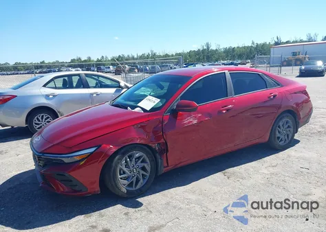 2024 Hyundai Elantra Sel z USA, uszkodzony, nr VIN KMHLM4DG2RU735788